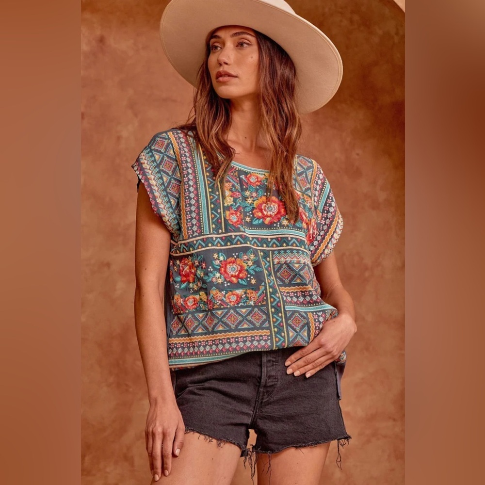 Savanna Jane Floral Boho Embroidered Cap Sleeve Top in Multicolor Blue, Medium